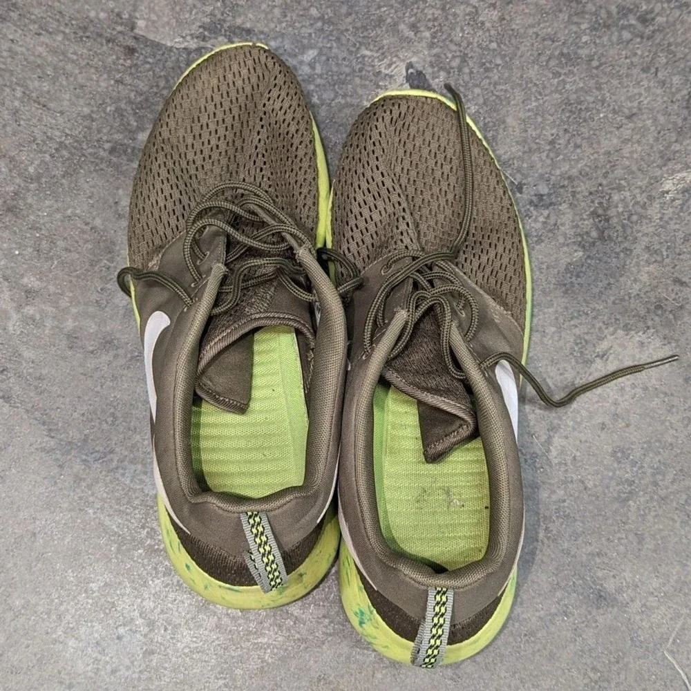 Gorpcore Y2K Nike Roshe Run Olive Neon Green Volt Running Sneakers‎ Men's 8.5
